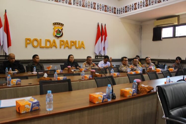 Polda Papua Ikuti Zoom Meeting dengan Tema “Penanganan Bencana Alam”