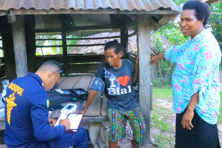 Dekatkan Pelayanan, Subsatgas Keladi Sagu sambangi warga Yalimo lewat kegiatan Kesehatan Keliling