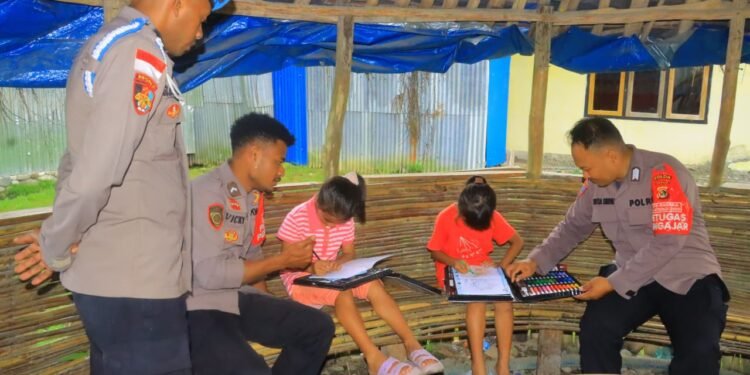 Dukung Ketahanan Pangan Nasional, Polres Asmat Serahkan Bantuan Jaring Ikan kepada Kelompok Nelayan