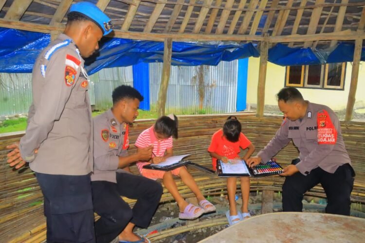 Dukung Ketahanan Pangan Nasional, Polres Asmat Serahkan Bantuan Jaring Ikan kepada Kelompok Nelayan