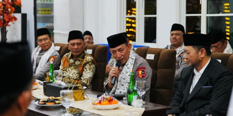 Kapolri Tekankan Jaga Persatuan-Kesatuan saat Silaturahmi ke Ponpes An-Nur Malang