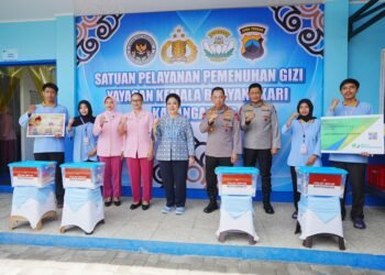 Kapolri dan Ketua Komisi IV DPR Tinjau SPPG YKB Polres Karanganyar, Dukung Penuh Program MBG