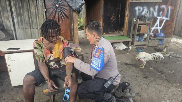 Polres Jayawijaya Gelar Pelayanan Kesehatan untuk Warga Kampung Pikhe
