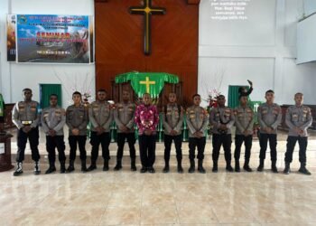 Vocal Group Bhayangkara Warnai Ibadah Minggu Religi Polres Sarmi