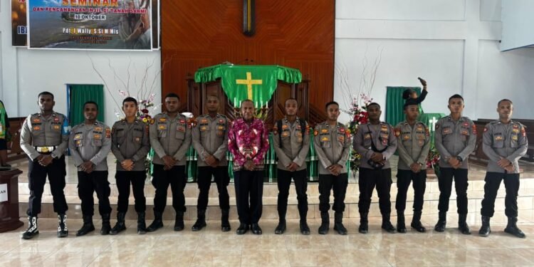 Vocal Group Bhayangkara Warnai Ibadah Minggu Religi Polres Sarmi