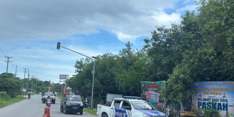 Wujud Pelayanan Prima, Sat Lantas Polres Sarmi Kawal Prosesi Jalan Salib San Damiano