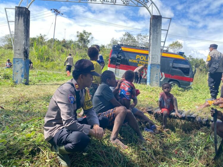 Sat Binmas Polres Jayawijaya Lakukan Pengecekan Lahan Jagung Program Ketahanan Pangan di Kampung Elagaima