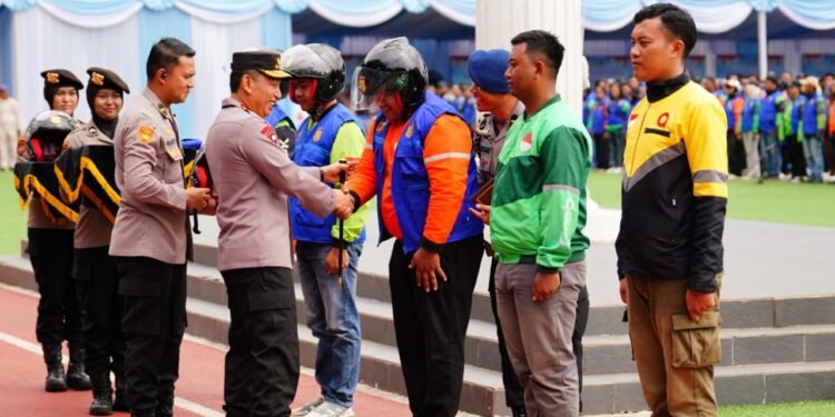 Kapolri Pimpin Apel Ojol Kamtibmas di Jabar: Bersatu Padu Jaga Keamanan