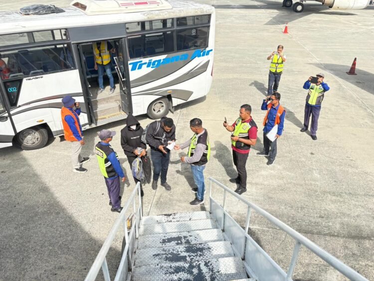 Satgas Damai Cartenz dan Polres Yahukimo Serahkan Tersangka Kasus Penyerangan Nakes dan Guru ke Kejaksaan Jayawijaya