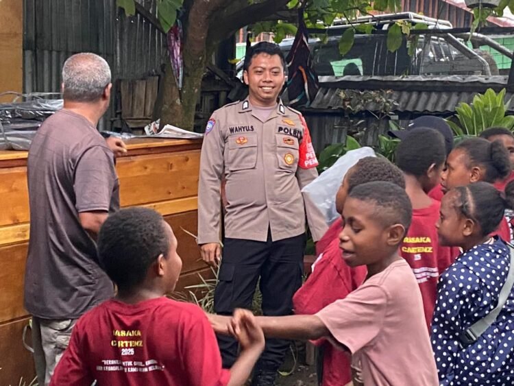 Operasi Rasaka Cartenz 2025, Subsatgas Si Ipar Polres Jayawijaya Gelar Kegiatan Sosial di Kampung Walani