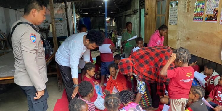 Operasi Rasaka Cartenz 2025 Subsatgas SI IPAR Polres Jayawijaya Gelar Kegiatan Edukasi dan Sosialisasi di Kampung Walani