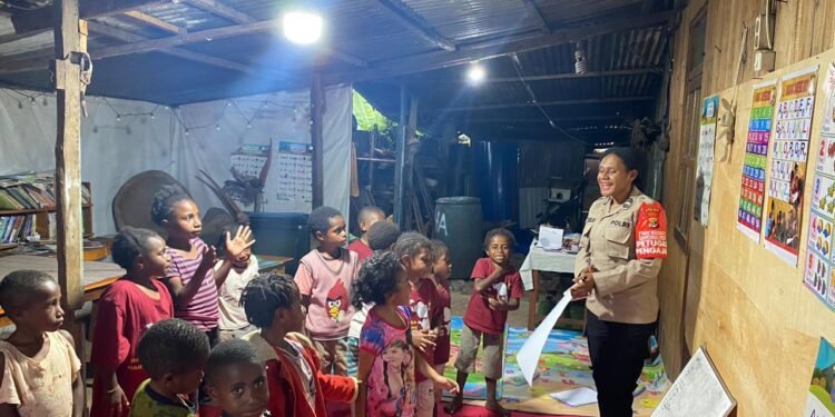 Operasi Rasaka Cartenz 2025-Subsatgas SI IPAR Polres Jayawijaya Gelar Pembinaan di Kampung Walani, distrik Wesaput