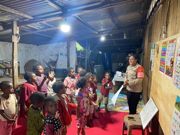 Operasi Rasaka Cartenz 2025-Subsatgas SI IPAR Polres Jayawijaya Gelar Pembinaan di Kampung Walani, distrik Wesaput