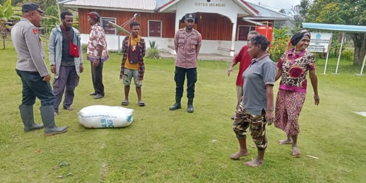 “Dekat Dengan Masyarakat”, Satlantas Polres Jayawijaya Gelar Penyuluhan Keselamatan di Terminal Trans