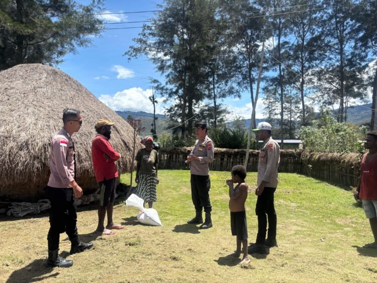 Polres Jayawijaya Polsek Bolakme Hadir Dekat dengan Warga, Bersama Jaga Keamanan Kampung