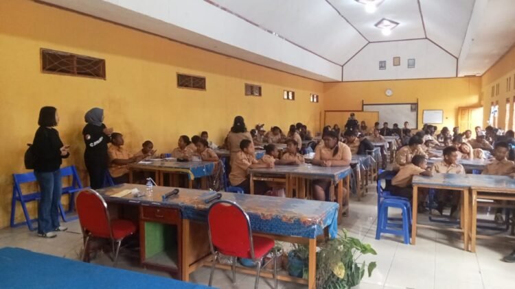 Polres Jayawijaya berikan penyuluhan bahaya narkoba di SMP Negeri 1 Wamena