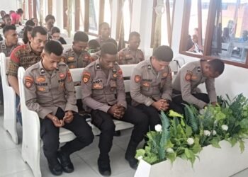 Menguatkan Iman dan Pelayanan, Polres Sarmi Ikuti Ibadah di GKI Diaspora Lembah Neidam