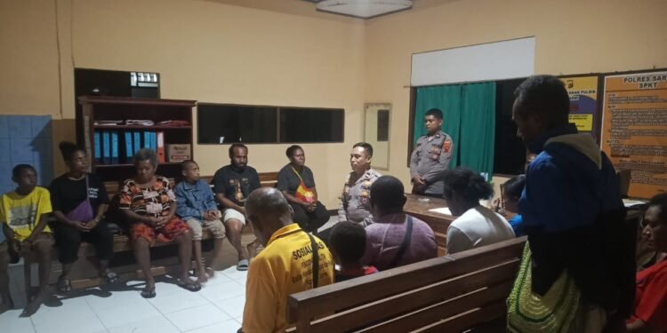 Bijak Bermedsos: Polres Sarmi Mediasi Warga yang Berselisih Lewat Restorative Justice
