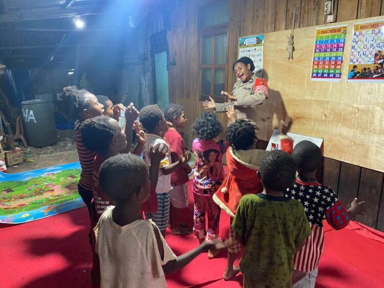 Operasi Rasaka Cartenz 2025 Subsatgas Si Ipar Polres Jayawijaya Gelar Kegiatan Pendidikan di Kampung Walani, Distrik Wesaput, kec. Sinapuk, kab. Jayawijaya