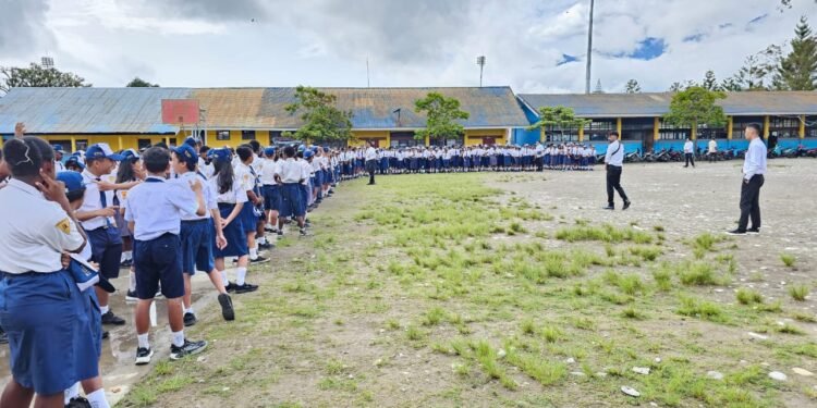 Satresnarkoba Polres Jayawijaya, Edukasi Siswa SMP Negeri 2 Wamena Tentang Bahaya Narkoba