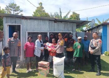 Kegiatan Peduli Anak-anak oleh Sat Binmas Polres Jayawijaya