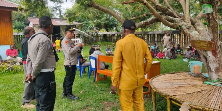 Kapolsek Wamena Kota Dorong Tertib dan Sehat melalui Sambang Kampung