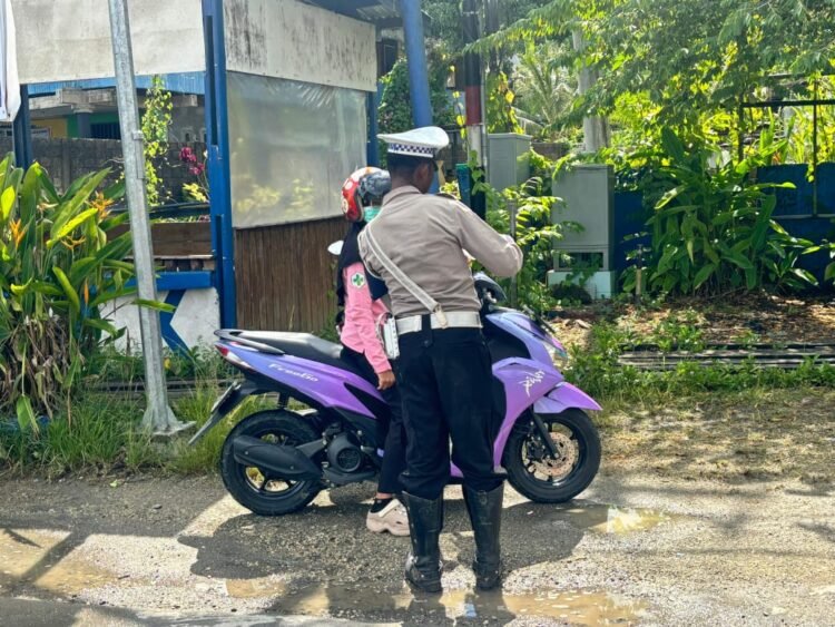 Sat Lantas Polres Sarmi Gencarkan Edukasi di Hari Ketiga Operasi Zebra Cartenz 2025