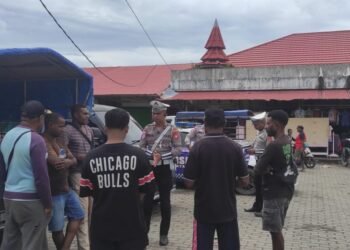 Sat Lantas Polres Sarmi Gelar Binluh Ops Zebra Cartenz 2025 kepada Komunitas Angkutan Pedesaan di Pasar Sentral Mararena