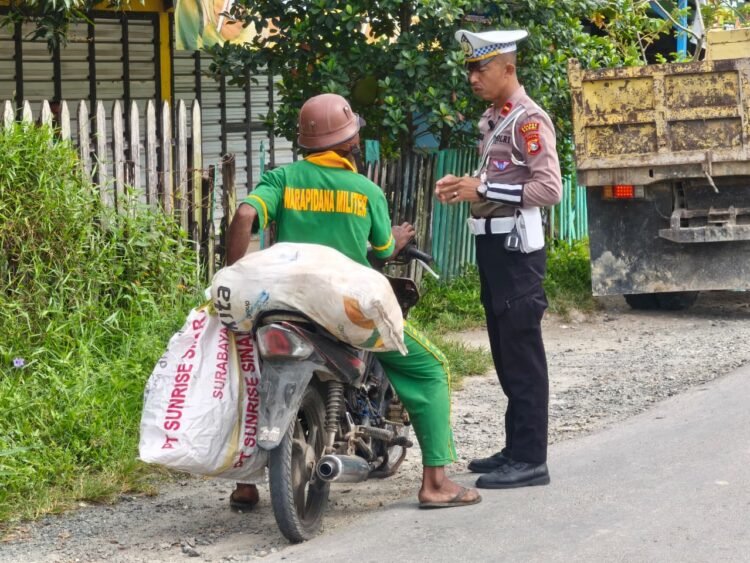 Hari ke-8 Operasi Zebra Cartenz 2025, Sat Lantas Polres Sarmi Berikan Himbauan dan Teguran Simpatik kepada Pelanggar