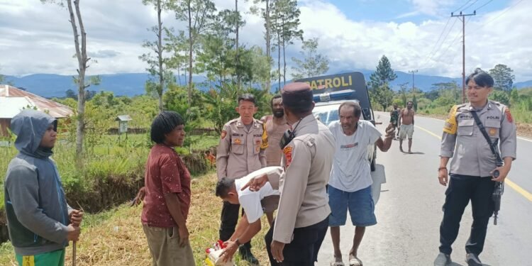 Kapolsek Asologaima Lakukan Sambang di Distrik Asologaima, Warga Apresiasi Kehadiran Polisi