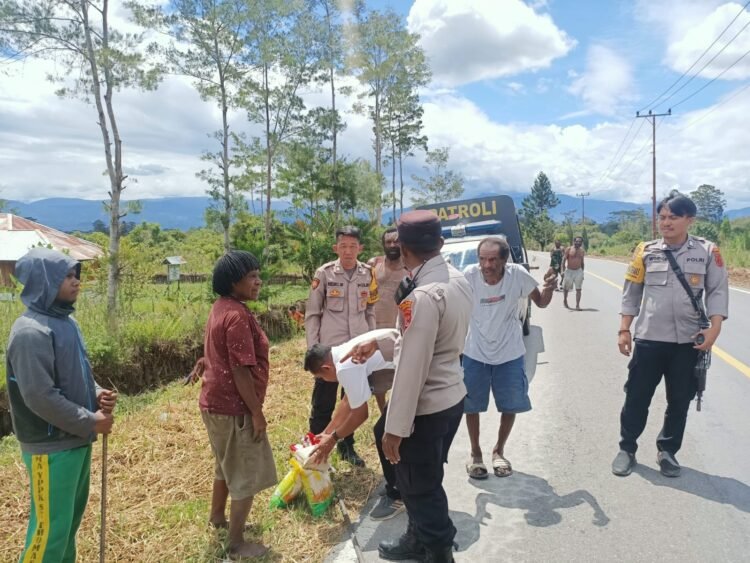 Kapolsek Asologaima Lakukan Sambang di Distrik Asologaima, Warga Apresiasi Kehadiran Polisi