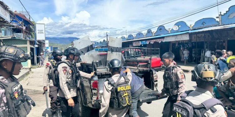 Kapolsek Asologaima Lakukan Sambang di Distrik Asologaima, Warga Apresiasi Kehadiran Polisi