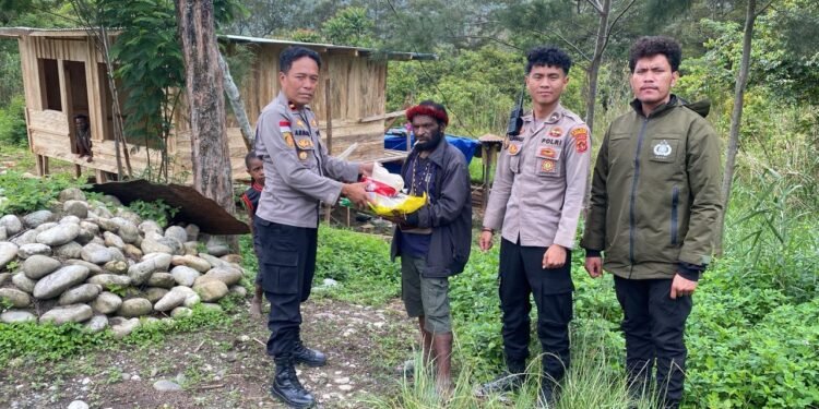 Kapolsek Asologaima Lakukan Sambang di Distrik Asologaima, Warga Apresiasi Kehadiran Polisi