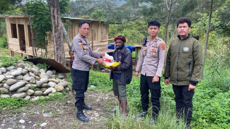 Kapolsek Asologaima Lakukan Sambang di Distrik Asologaima, Warga Apresiasi Kehadiran Polisi