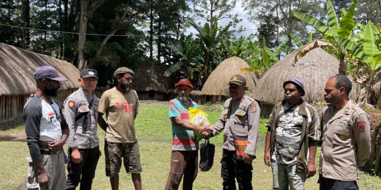 Kapolsek Asologaima Lakukan Sambang di Distrik Asologaima, Warga Apresiasi Kehadiran Polisi