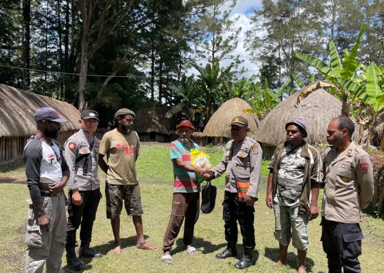 Kapolsek Asologaima Lakukan Sambang di Distrik Asologaima, Warga Apresiasi Kehadiran Polisi