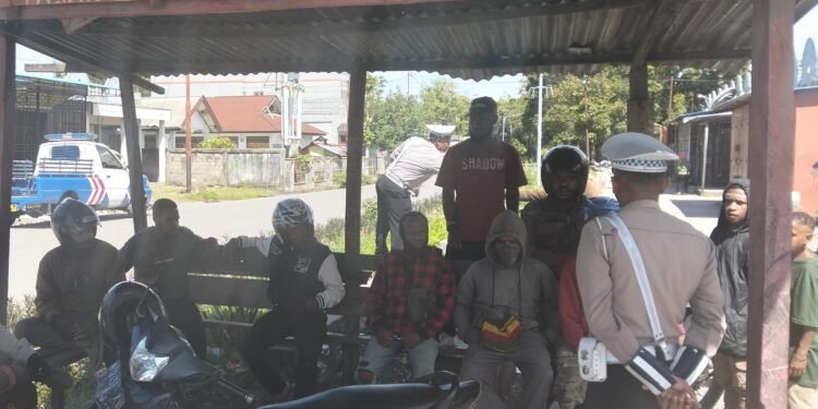 Kapolsek Asologaima Lakukan Sambang di Distrik Asologaima, Warga Apresiasi Kehadiran Polisi