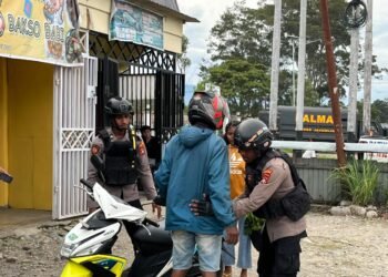 Sat Samapta Polres Jayawijaya Gelar Patroli Rutin, Amankan dua Pemuda Membawa Barang Terlarang