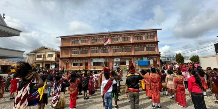 Kapolsek Wamena Kota Cek Perkembangan Tanaman Jagung di Kampung Hubikiak