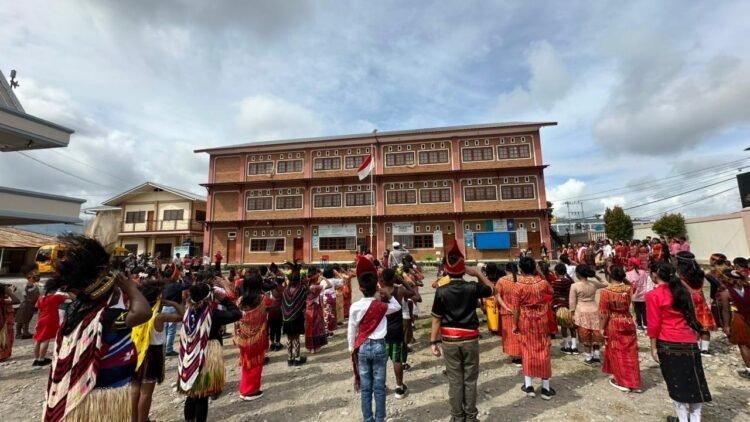 Kapolsek Wamena Kota Cek Perkembangan Tanaman Jagung di Kampung Hubikiak