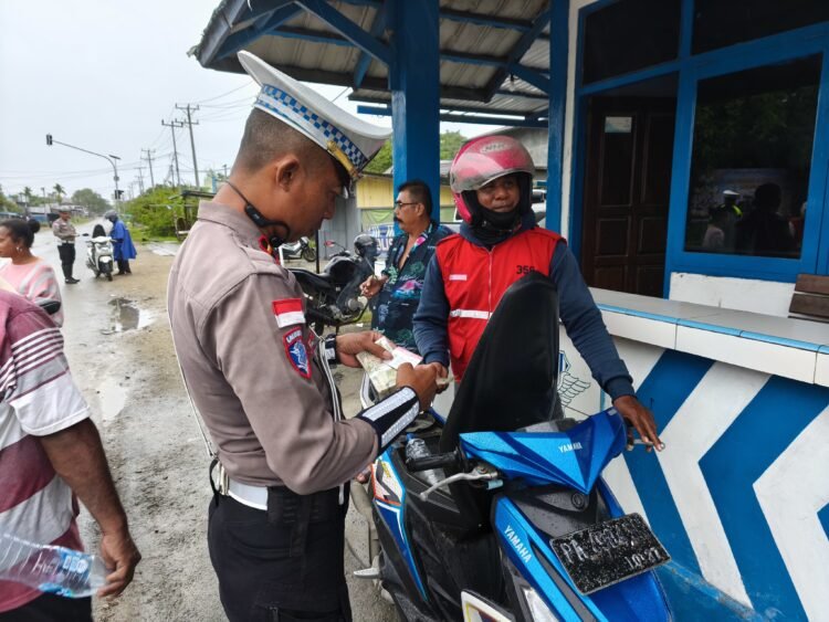 Hari ke-10 Ops Zebra, Sat Lantas Polres Sarmi Intensifkan Penertiban di Pos Kelapa Satu