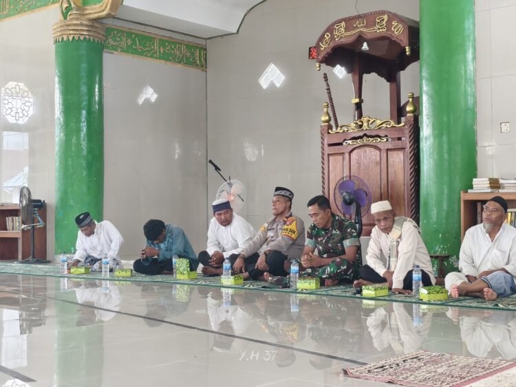 Kapolsek Bonggo Hadiri Pengajian Rutin BKMT Bonggo Raya di Masjid Al-Muhajirin Kiren SP1