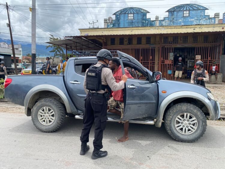 Polsek Asologaima Polres Jayawijaya Lakukan Sambang ke Tokoh Masyarakat untuk Jaga Stabilitas Kamtibmas