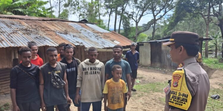 Polsek Asologaima Polres Jayawijaya Lakukan Sambang ke Tokoh Masyarakat untuk Jaga Stabilitas Kamtibmas