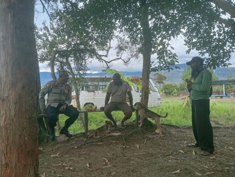 Polsek Asologaima Polres Jayawijaya Lakukan Sambang ke Tokoh Masyarakat untuk Jaga Stabilitas Kamtibmas