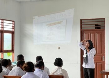 Sat Narkoba Polres Jayawijaya Sosialisasi Bahaya Narkoba dan Cinta Tanah Air di SMA Kristen Biji Sesawih Wamena