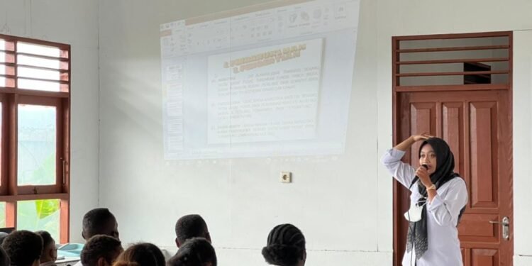 Sat Narkoba Polres Jayawijaya Sosialisasi Bahaya Narkoba dan Cinta Tanah Air di SMA Kristen Biji Sesawih Wamena