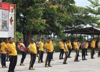 Polres Sarmi Gelar Olahraga Pagi untuk Jaga Kebugaran Personel