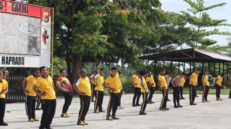 Polres Sarmi Gelar Olahraga Pagi untuk Jaga Kebugaran Personel