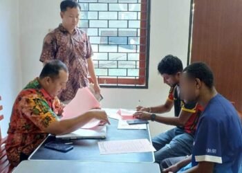 Polsek Sarmi Kota Kirimkan Tersangka Dan Barang Bukti ke Kejari Jayapura